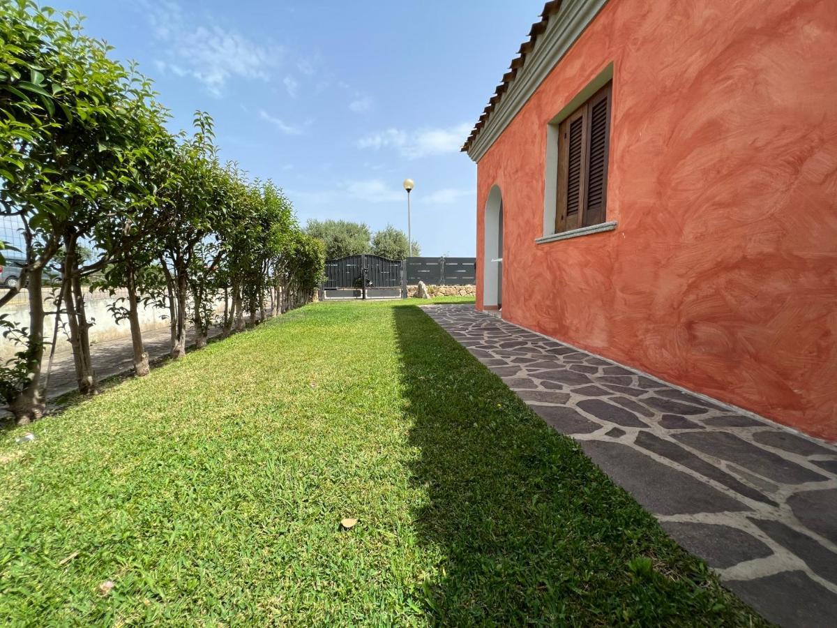 Villa Antonella San Teodoro  Eksteriør billede